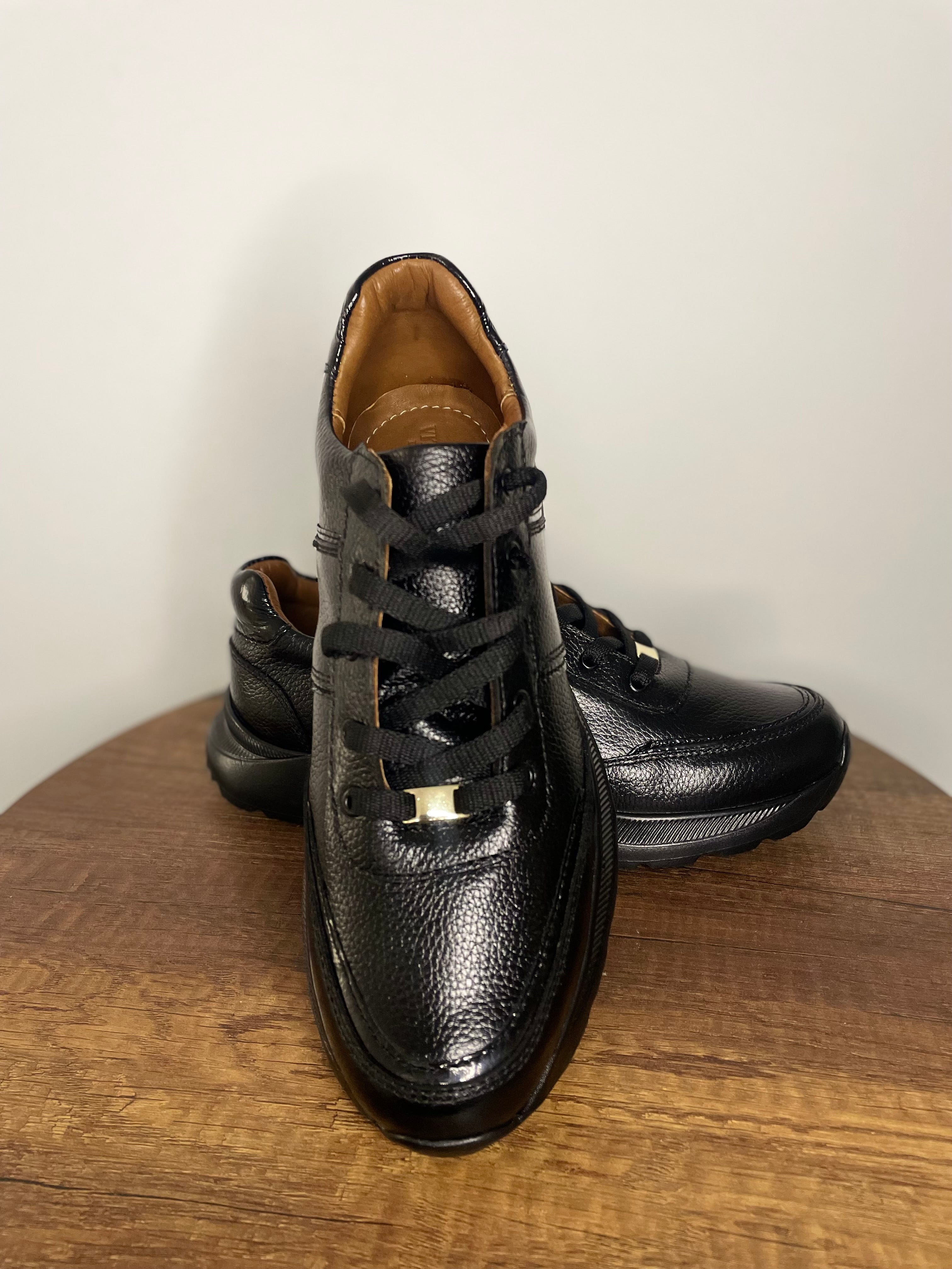 BLACK ESSENTIAL