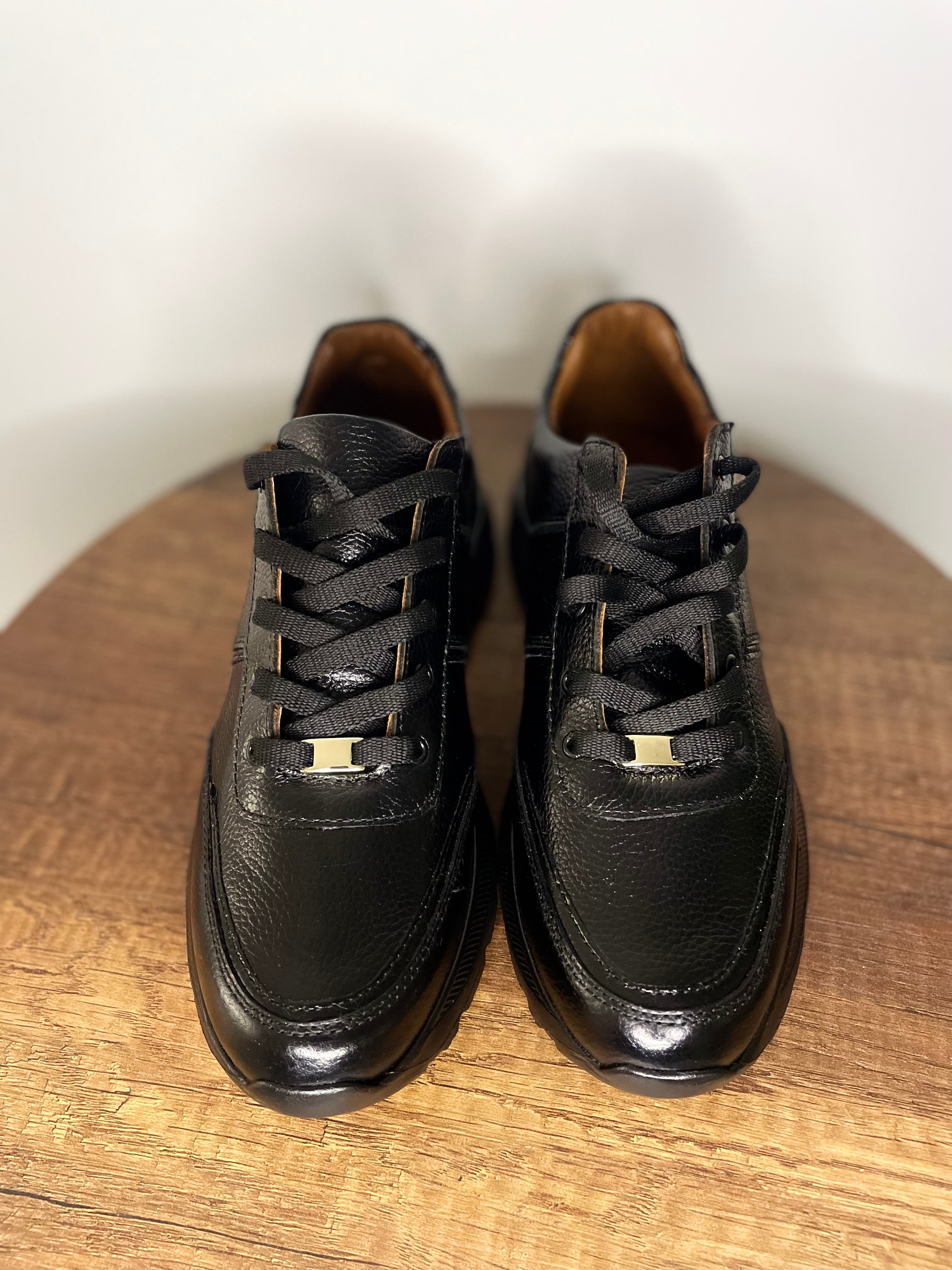 BLACK ESSENTIAL