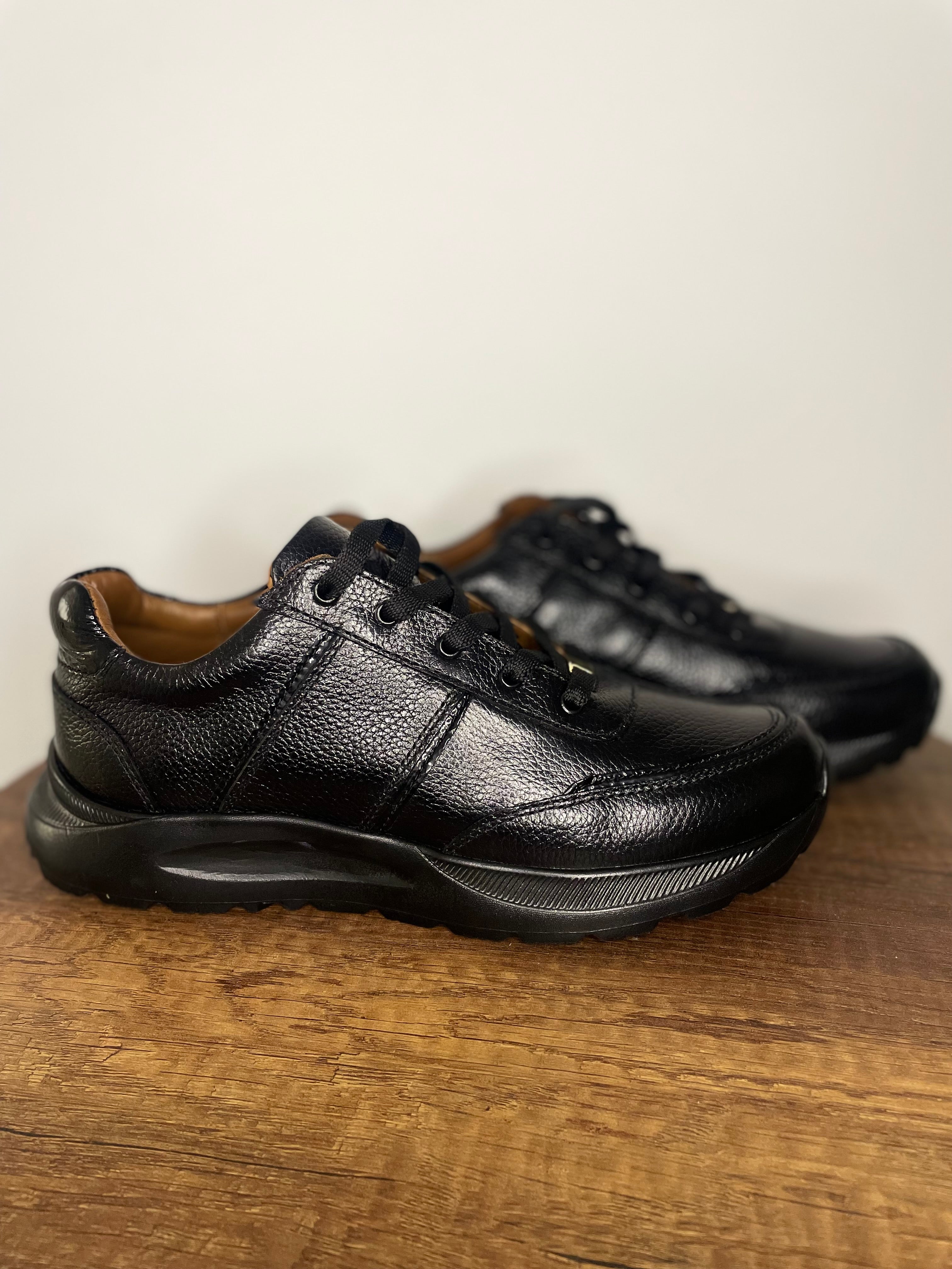 BLACK ESSENTIAL