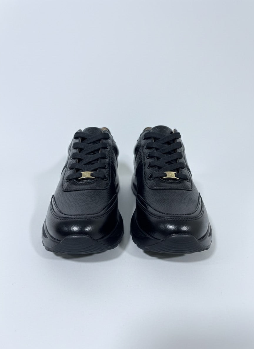 BLACK ESSENTIAL