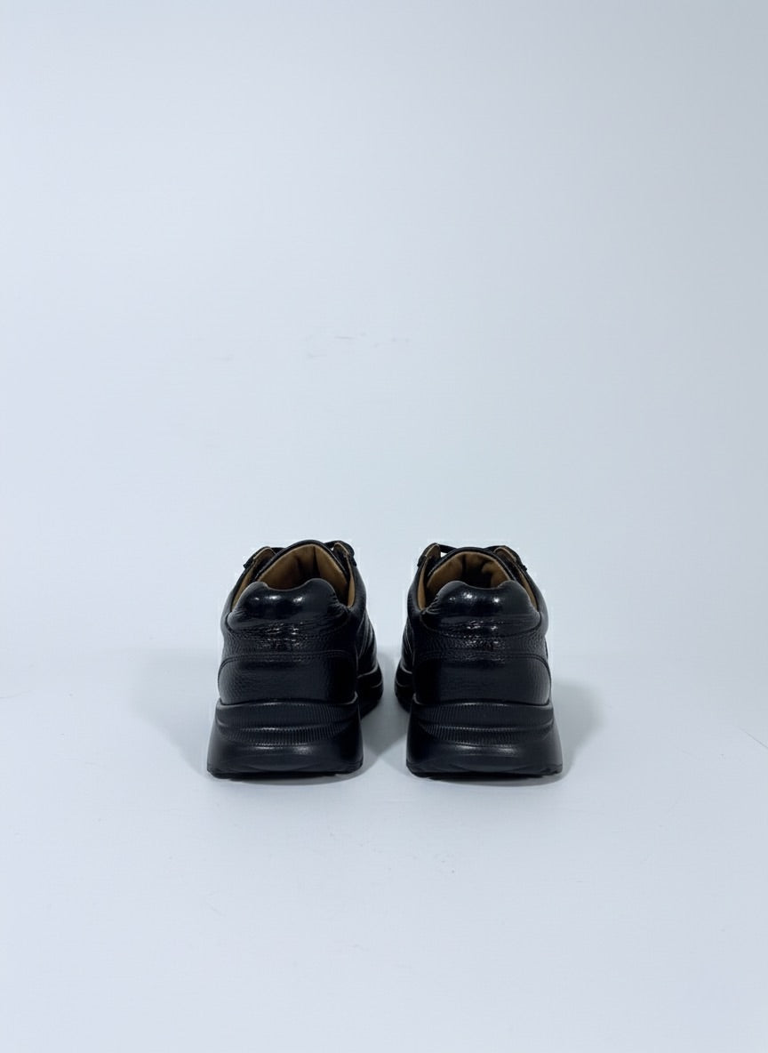 BLACK ESSENTIAL
